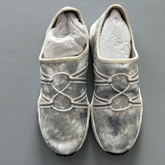 New Isaac Mizrahi Tie Dye Gray Multi Sneakers Size 8.5 - Picture 1 of 7